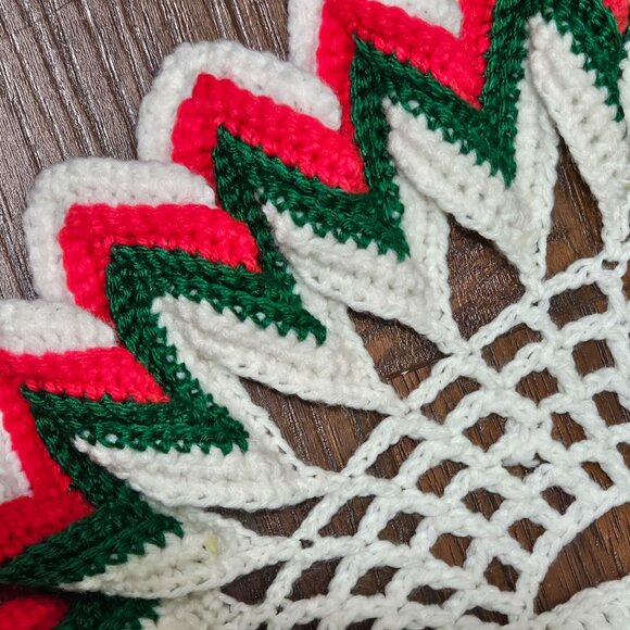 Handcrafted Crochet Christmas Doily 24" lrg festive centerpiece vtg Grannycore - Picture 8 of 12